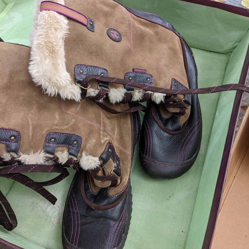 Jambu Winter Boots size 9.5, tan